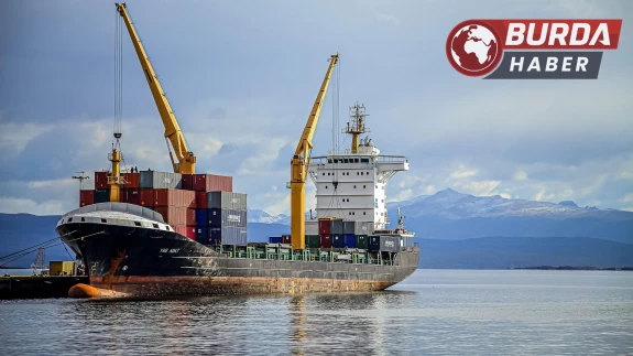 ABD’de kömür taşıyan bir yük gemisinde patlama meydana geldi.