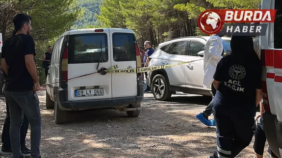 Araç içinde tüfekle vurulmuş halde ölü bulundu.