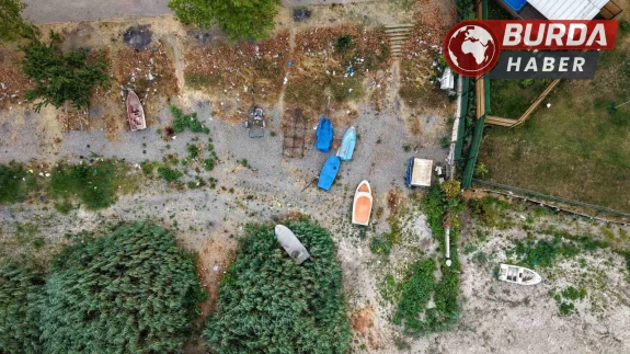 Sapanca'da milyonlarca kişinin içme suyu kaynağı kuruyor.
