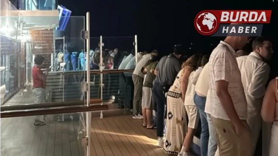 Marmara Adası açıklarında yolcu gemisinden 1 kişi denize düştü.