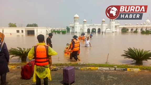 Pakistan’da yüzlerce köyde sel baskını: 22 kişi öldü