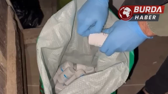 Samsun’da bir çatı katında 45 bin adet uyuşturucu hap ele geçirildi.