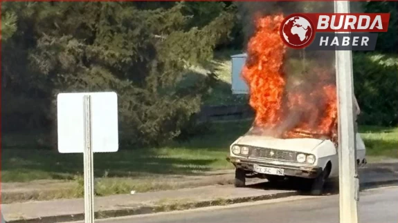 Türkiye Büyük Millet Meclisi önünde bir şahıs aracını yaktı.