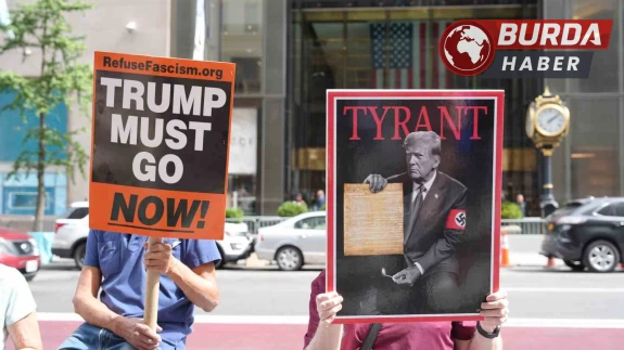 ABD’de 50 eyalette Trump karşıtı gösteriler: İstifa et!