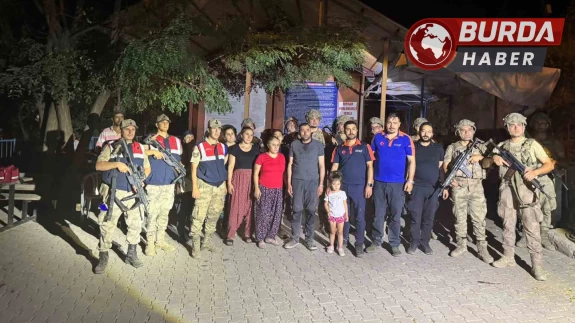 Tunceli'de ayılar nedeniyle mahsur kalan 6 kişilik aile kurtarıldı.