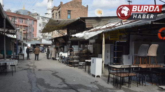 Ankara’nın "İtfaiye Meydanı"ndaki iş yerlerinde yıkım başladı.