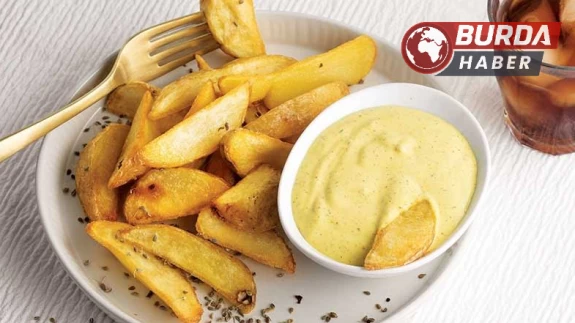 Mayonezin bittiğini duyunca kafeyi ateşe verdi.