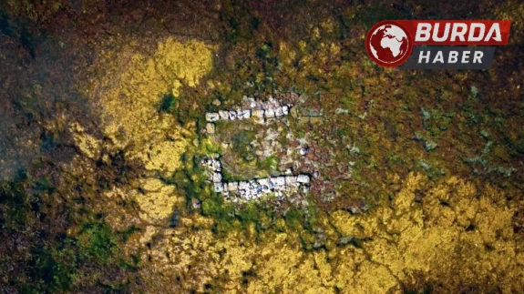 Sapanca’da gizemli taş yapı tekrar ortaya çıktı.