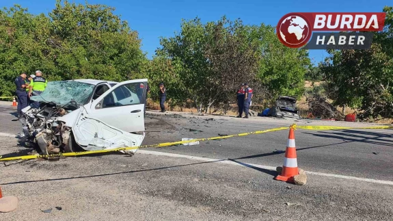 Manisa'nın Demirci ilçesinde feci kaza: 3 ölü, 2 yaralı