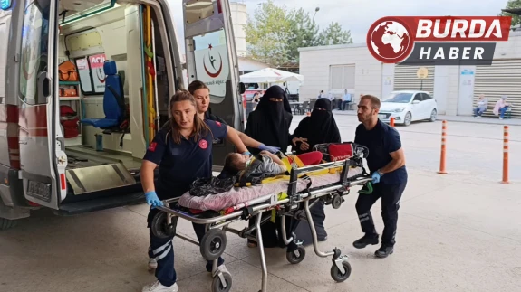 Bursa’da 3. kattan düşen 5 yaşındaki çocuk ağır yaralandı.