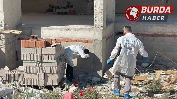 İnşaatta yerde yatar vaziyette bulunan yaşlı kadın kurtarılamadı.