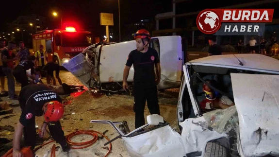 Tofaşlar kafa kafaya çarpıştı, ortalık savaş alanına döndü.