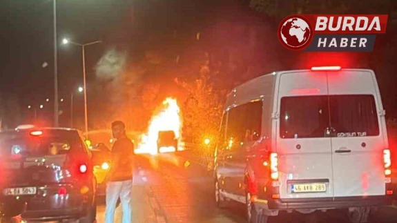 Bodrum’da seyir halindeki cip alev topuna döndü, sürücü zor kurtuldu.