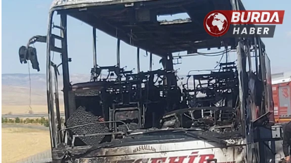 Ankara Gölbaşı’nda seyir halindeki yolcu otobüsü yandı.