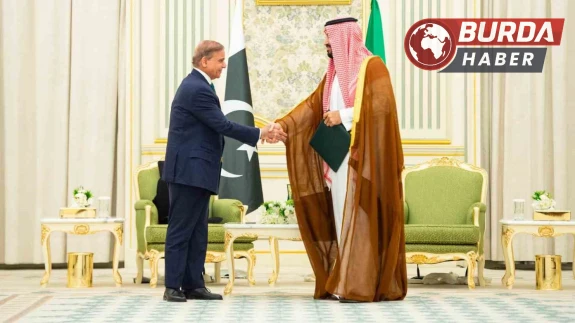 Pakistan Başbakanı Şahbaz Şerif, Suudi Arabistan’da