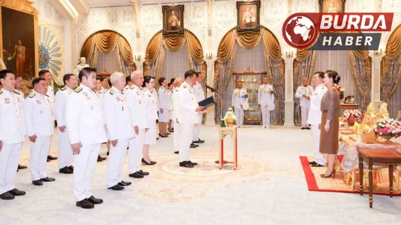 Tayland’da yeni Başbakan ve yeni kabine üyeleri göreve başladı.