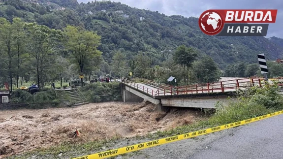 Ayder Yaylası’ndaki turistler helikopterlerle tahliye ediliyor.