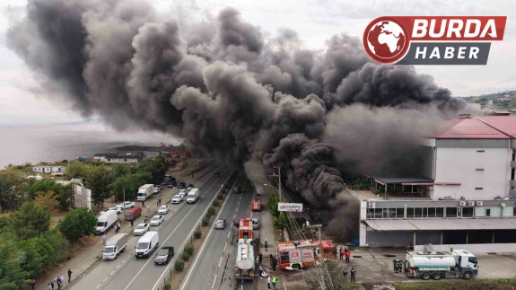 Trabzon’da "Deppo" isimli alışveriş merkezinde yangın çıktı.