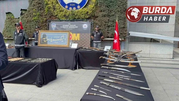Interpol tarafından aranan tarihi hat levha İstanbul’da ele geçirildi.