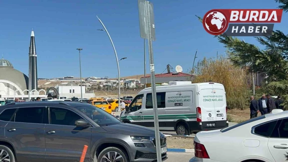 Van'da barışmaya giderken öldürülen anne ve oğulları defnedildi.