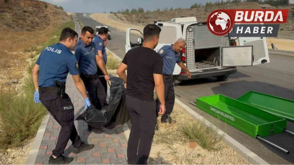 Adana Sarıçam’da yol kenarında bir erkek cesedi bulundu.