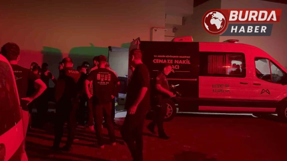 Mersin’de 12. kattan düşen lise öğrencisi hayatını kaybetti.