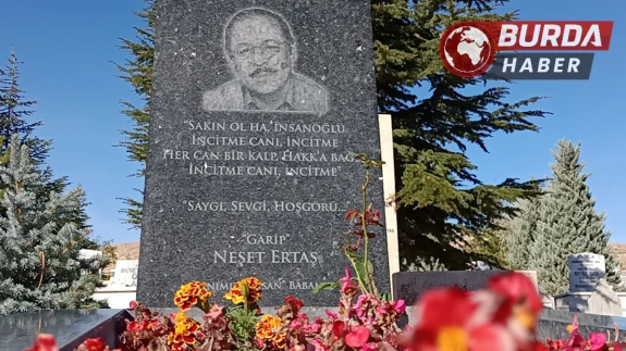 "Bozkırın tezenesi" Neşet Ertaş mezarı başında anıldı.