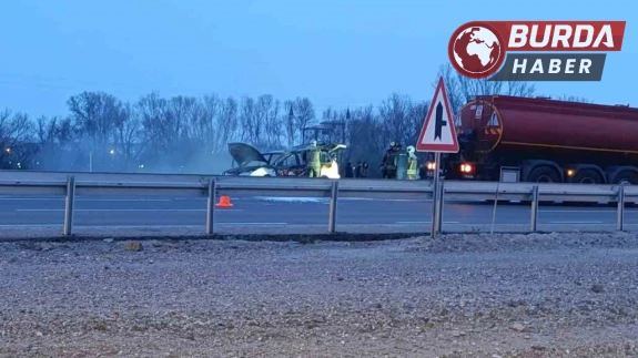 Ankara Akyurt'ta Trafik Kazasında Otomobil Alev Aldı