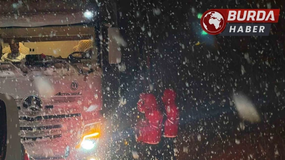 Kızılay Ekipleri Zorlu Hava Koşullarında Mahsur Kalanlara Yardım Etti