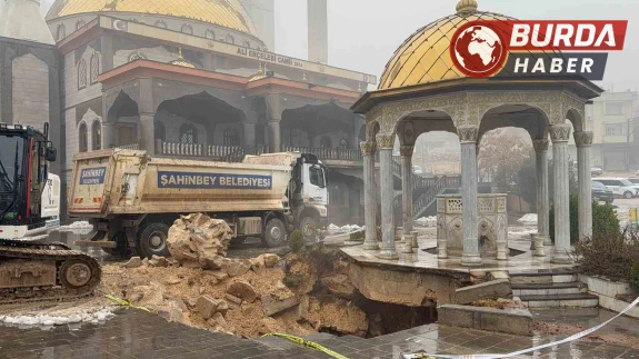 Gaziantep’te Yağış Sonrası Cami Avlusu Çöktü, Faciadan Dönüldü