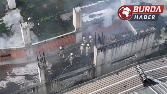 Gaziosmanpaşa'da İşyerinde Çıkan Yangın Dron Kamerasına Yansıdı