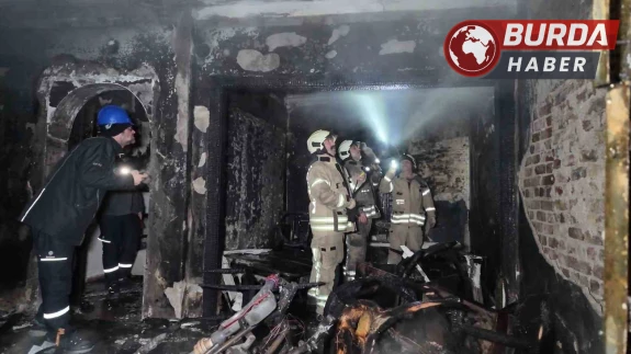 Kadıköy'de 4 Katlı Binada Çıkan Yangında 1'i Ağır 8 Kişi Yaralandı