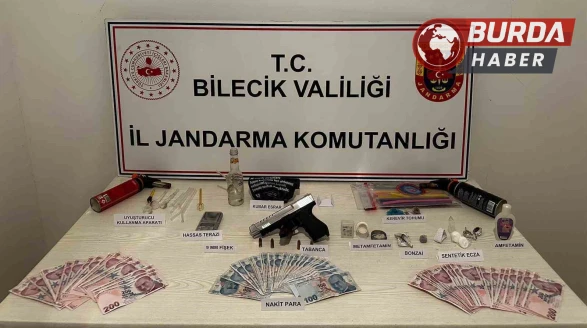 Bilecik'te Jandarma Operasyonunda Uyuşturucu ve Silahlar Ele Geçirildi