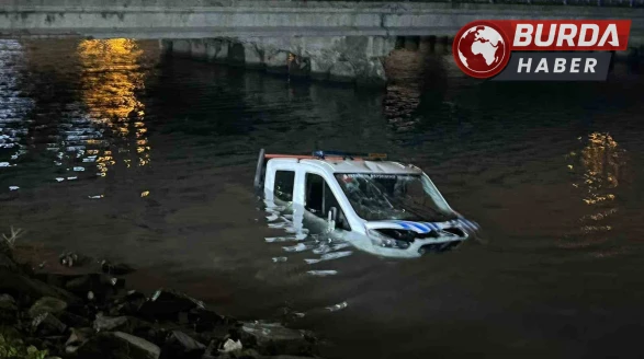 İstanbul'da İBB'ye Ait Zabıta Aracı Denize Düştü