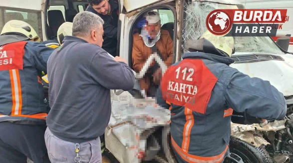 Adıyaman'da Tır ile Minibüs Çarpıştı, 7 Kişi Yaralandı