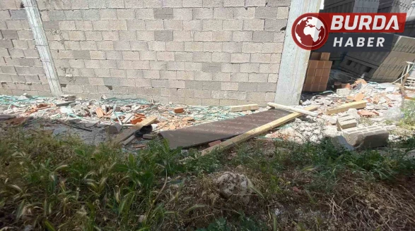 3’üncü kattan düşen kalıp ustası ağır yaralandı