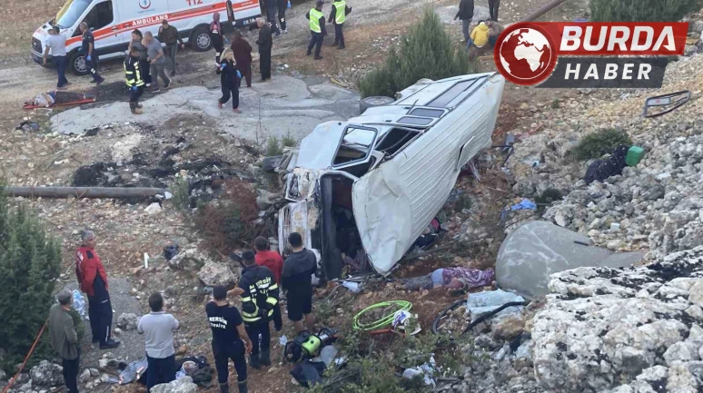 Mersin'de işçi servisi şarampole devrildi: 5 ölü, 14 yaralı