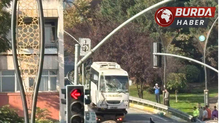 Kocaeli'nde Kontrolden Çıkan Otobüs 3 Polisi ve 4 Vatandaşı Yaraladı