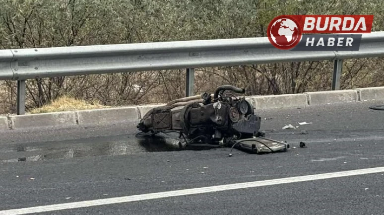Tofaş marka otomobilin motoru fırladı: 2 kişi yaralandı