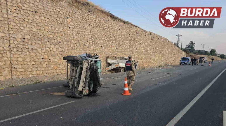 Trafik Kazasında Kamyonet, Hafif Ticari Araca Arkadan Çarptı: 4 Yaralı