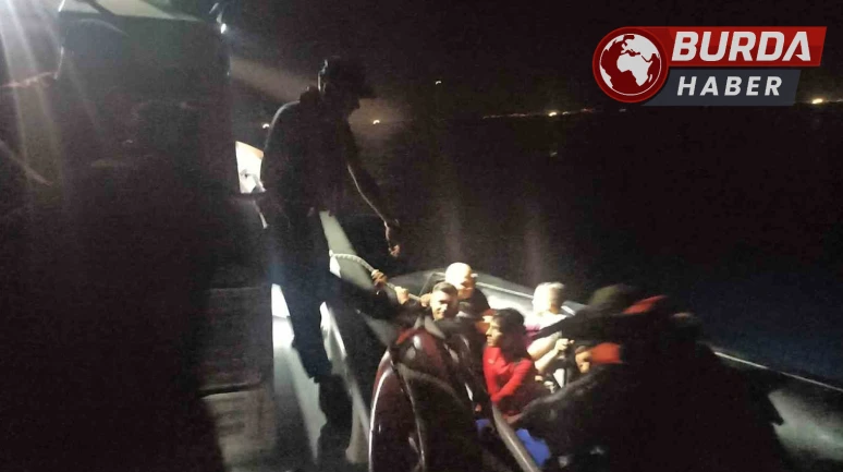 Kuşadası Açıklarında 2'si Çocuk 25 Düzensiz Göçmen Yakalandı