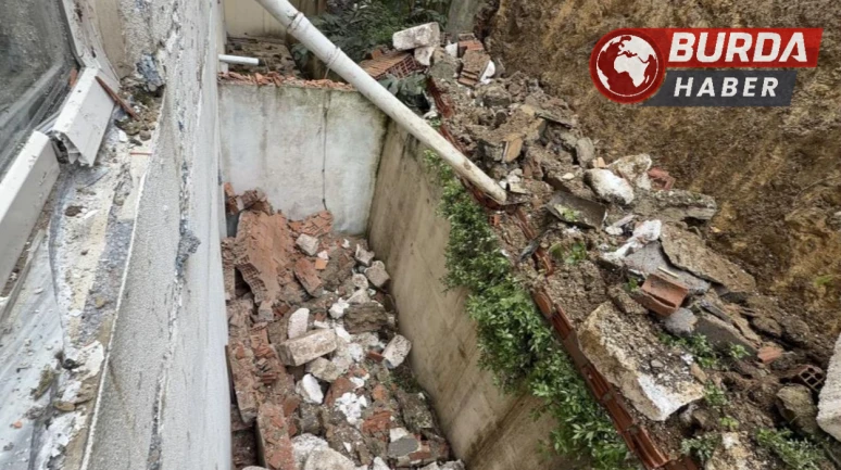 Arnavutköy'de İstinat Duvarı Çöken Binaların Tahliye Süreci Başlatıldı