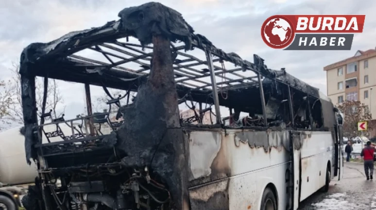 Silivri'de İşçi Servisi Alev Aldı Araç Kullanılamaz Hale Geldi