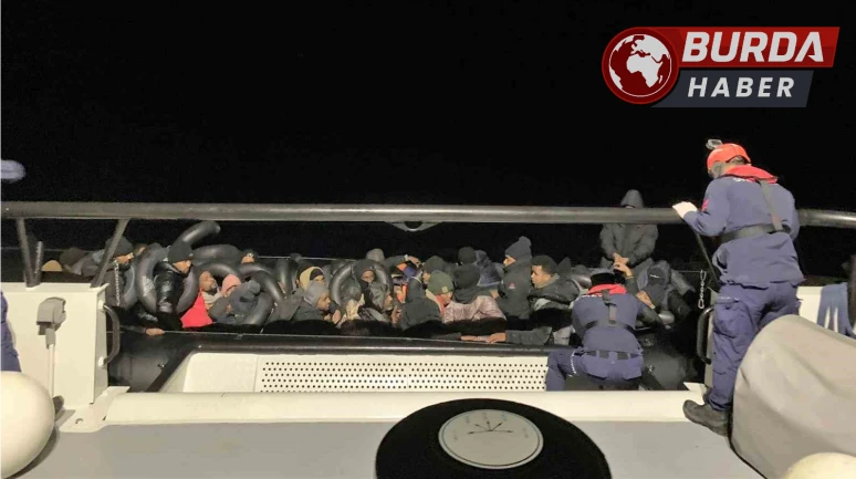 İzmir Çeşme Açıklarında Sahil Güvenlik 44 Düzensiz Göçmeni Yakaladı