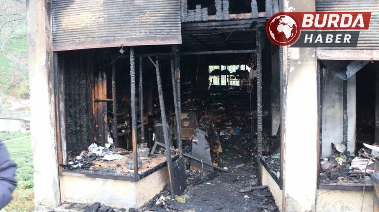 Rize'de Veresiye Tartışması: Müşteri Bakkalı Ateşe Verdi