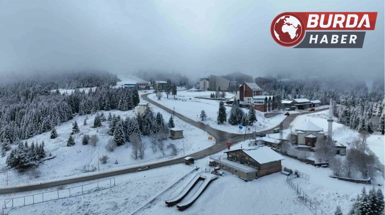 Uludağ'a Beklenen Kar Yağdı: Zirve 10 Santimetreye Kadar Beyazladı