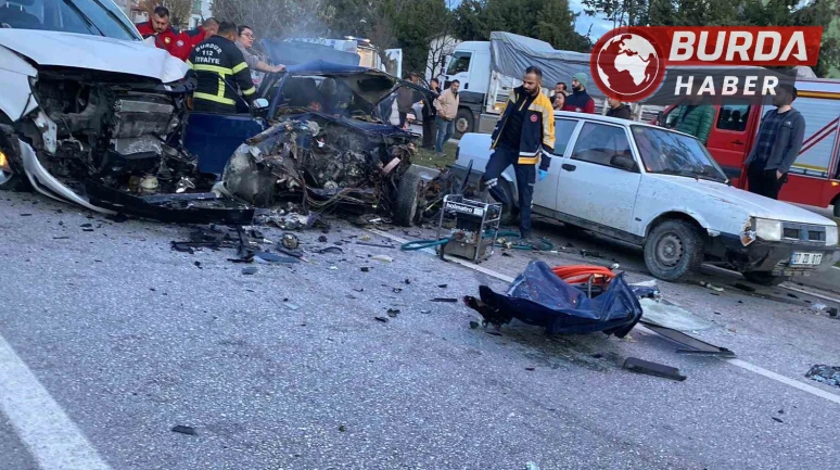 Burdur'da Trafik Kazası: 2 Kişi Hayatını Kaybetti 5 Kişi Yaralandı