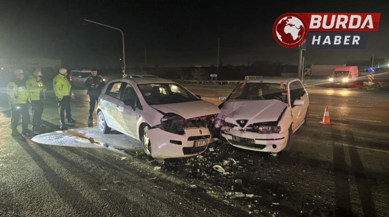 Kırmızı Işık İhlali Sonucu Meydana Gelen Kazada 2 Kişi Yaralandı