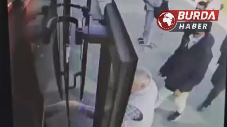 İstanbul Büyükçekmece’de İETT Otobüsünde Yankesicilik Kameralarda