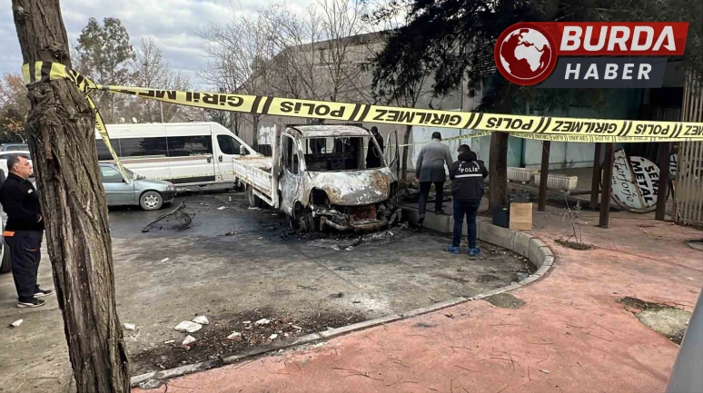 Manisa'da Evsiz Adam Araçta Yanarak Hayatını Kaybetti